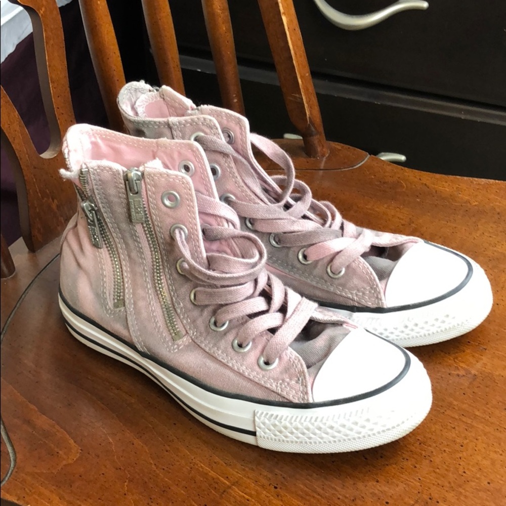 Converse distressed pink with zipper